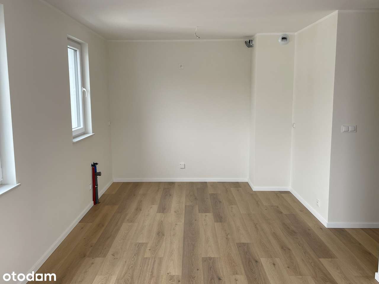 ‼️HALA GARAŻOWA W CENIE‼️ 3 pokoje, blisko Stacji Metra Karolin-1