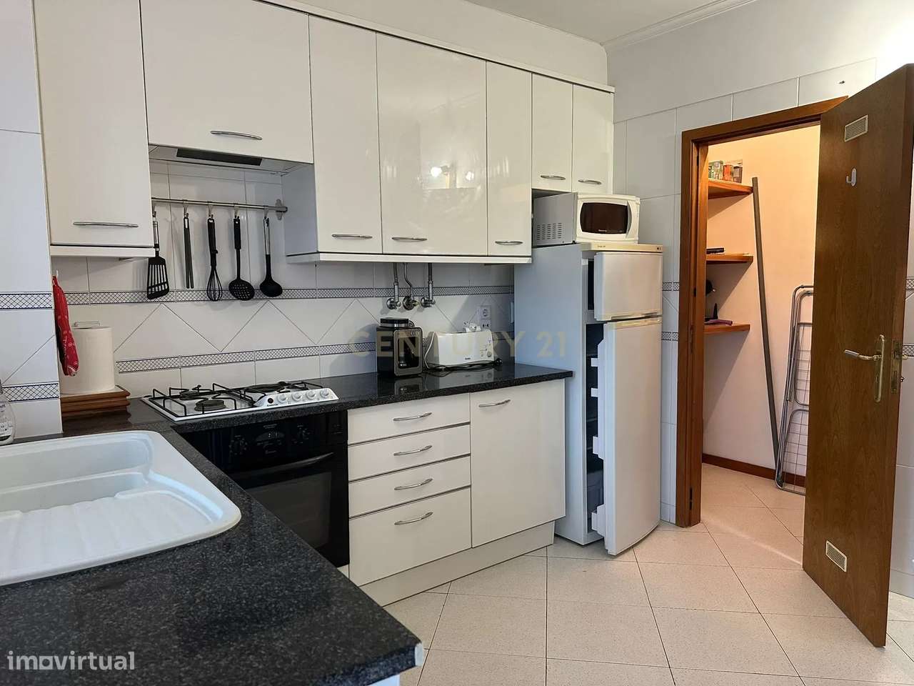 Magnífico apartamento T2 com Piscina e vista mar no coração de Albufei-16