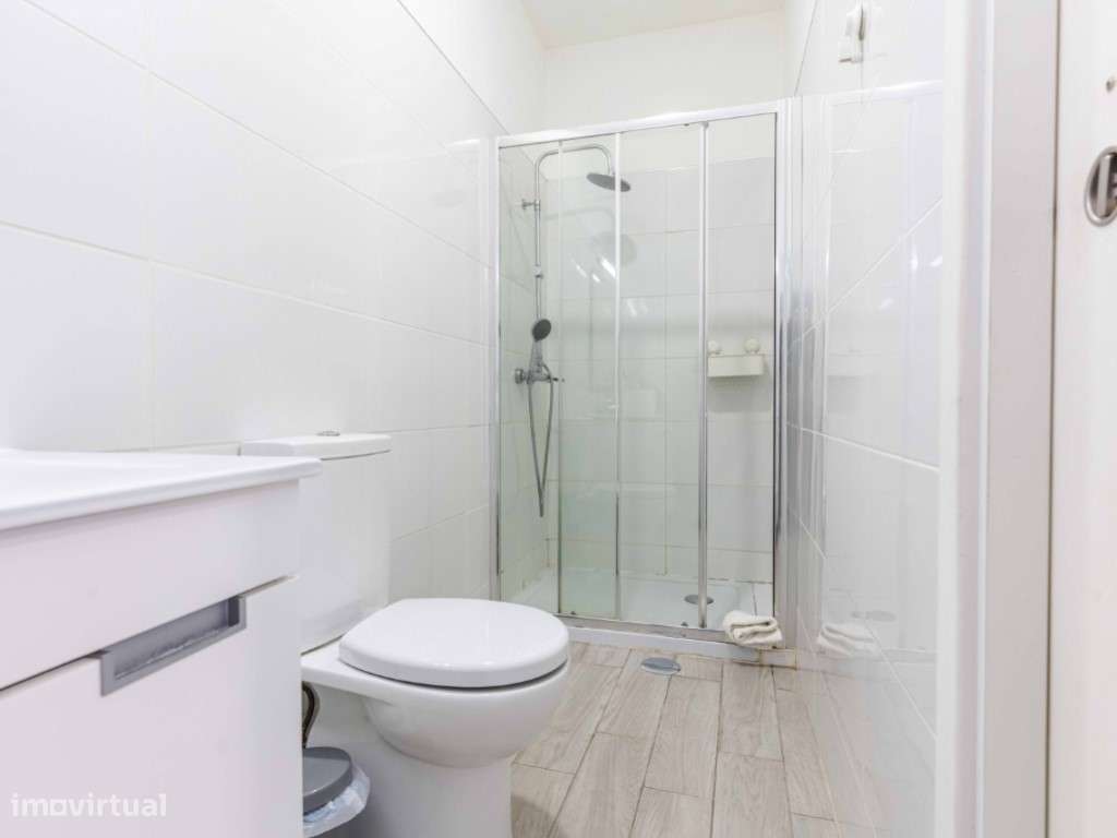 T0 com Varanda - 1.º Andar - Grande imagem: 5/10