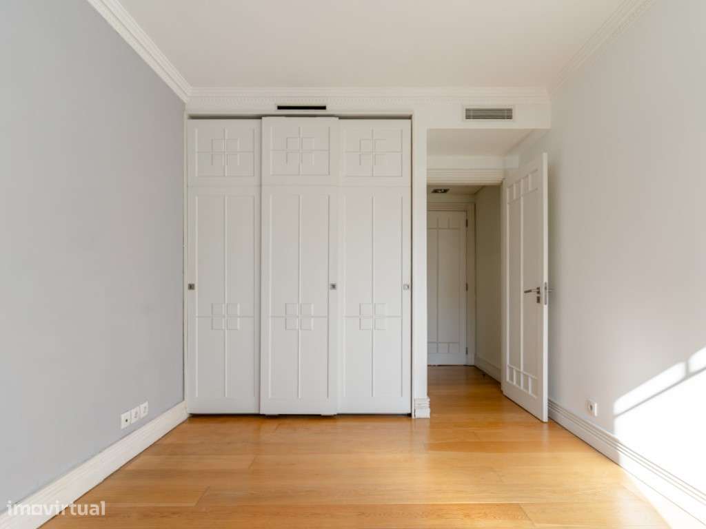 Apartamento T2 com garagem, em Picoas - Grande imagem: 3/21