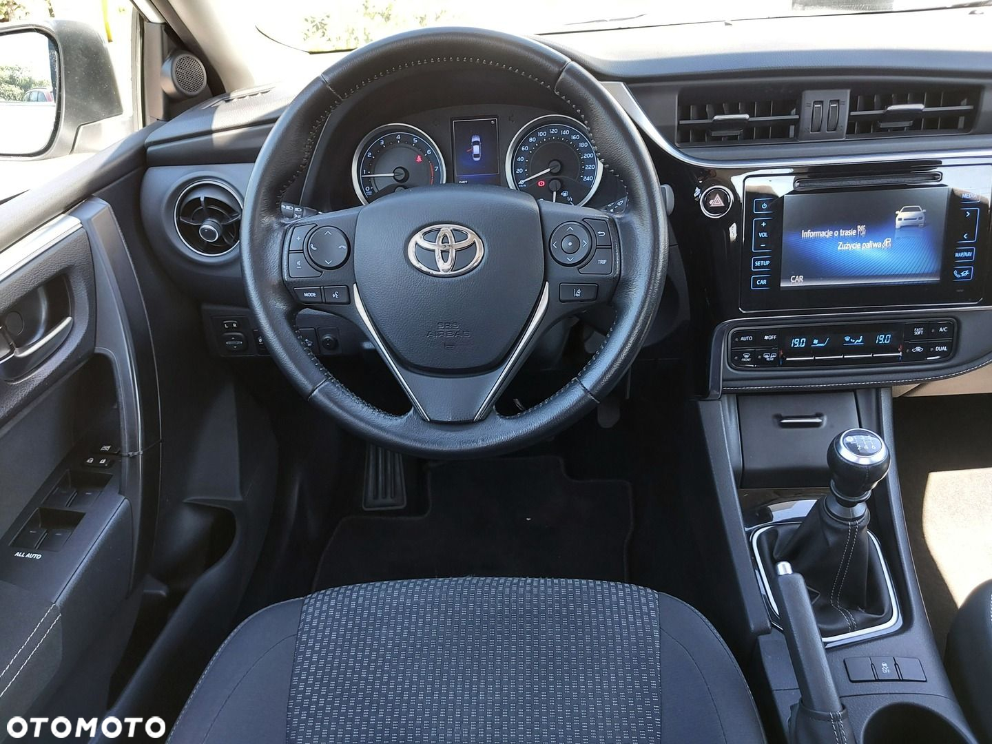Toyota Corolla 1.6 Comfort - 11