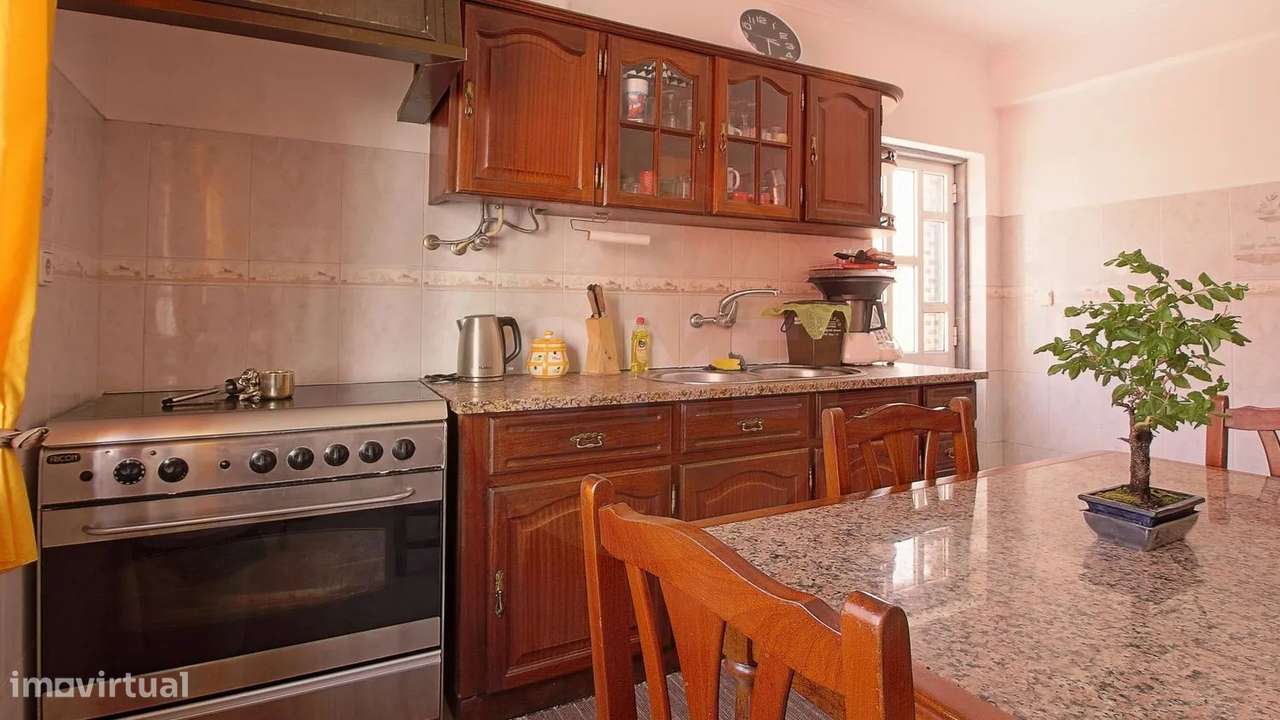 Moradia T3+1 em Caneças-30