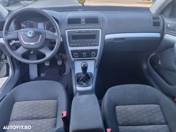 Skoda Octavia 1.6 MPI Ambiente - 13