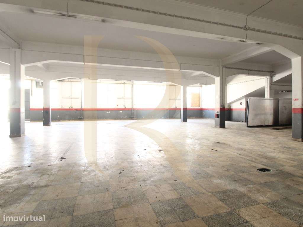 Armazém na Cruz de Pau - Seixal - Grande imagem: 4/6