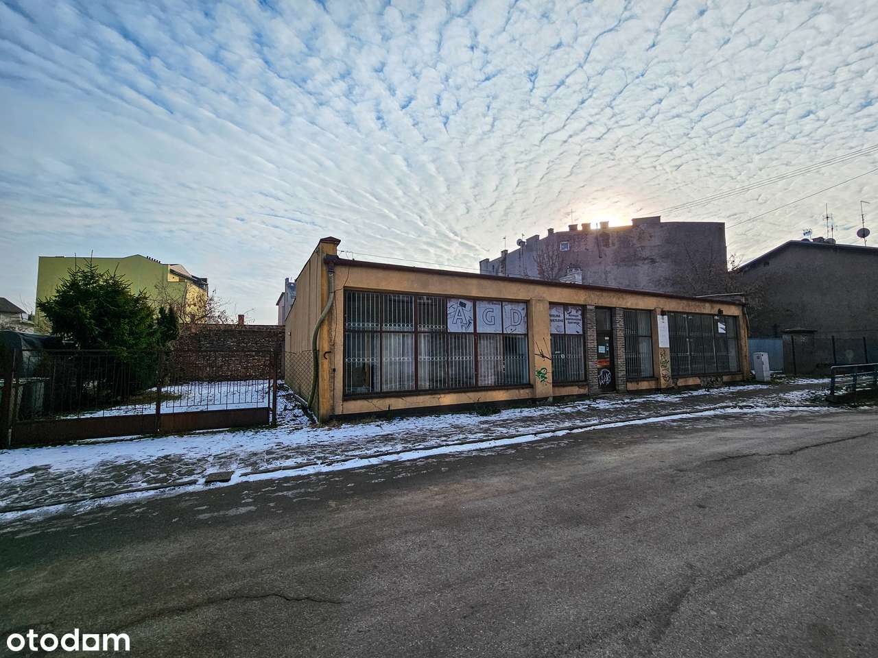 LOKAL UŻYTKOWY | BLISKO CENTRUM | ADAPTACJA NA MIESZKALNY Z PIĘTREM-1