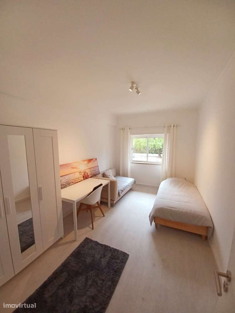 Quarto confortável com mobiliário e internet incluídos - Grande imagem: 4/9