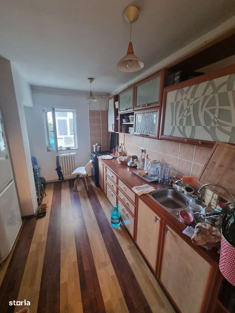 Faleza nord-apartament 4 camere decomandat cu gaze - Imagine principală: 5/16