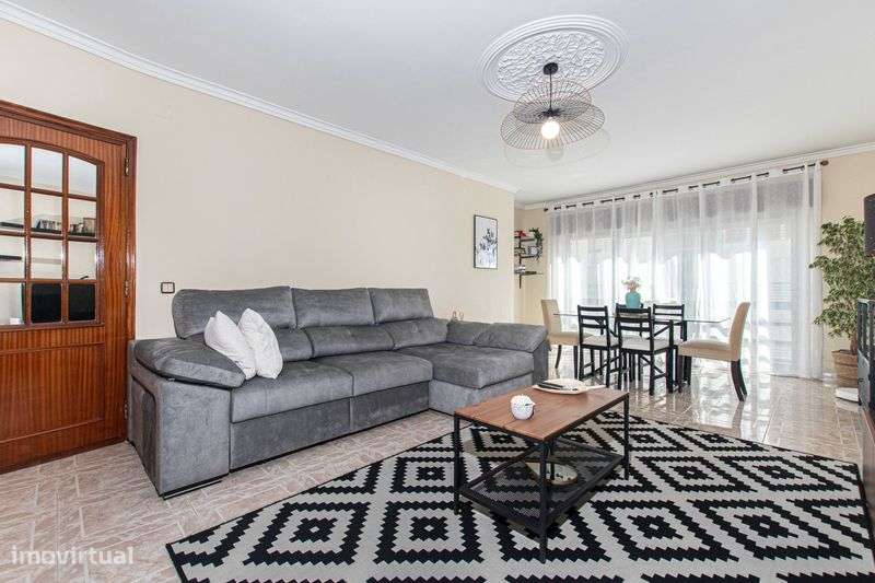 T1 com Excelente Exposição Solar em Zona Prestigiada de Massamá - Grande imagem: 4/12