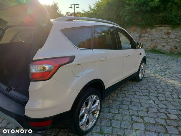 Ford Escape 2.0 EcoBoost AWD Titanium - 4