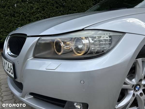 BMW Seria 3 320d DPF Touring - 33