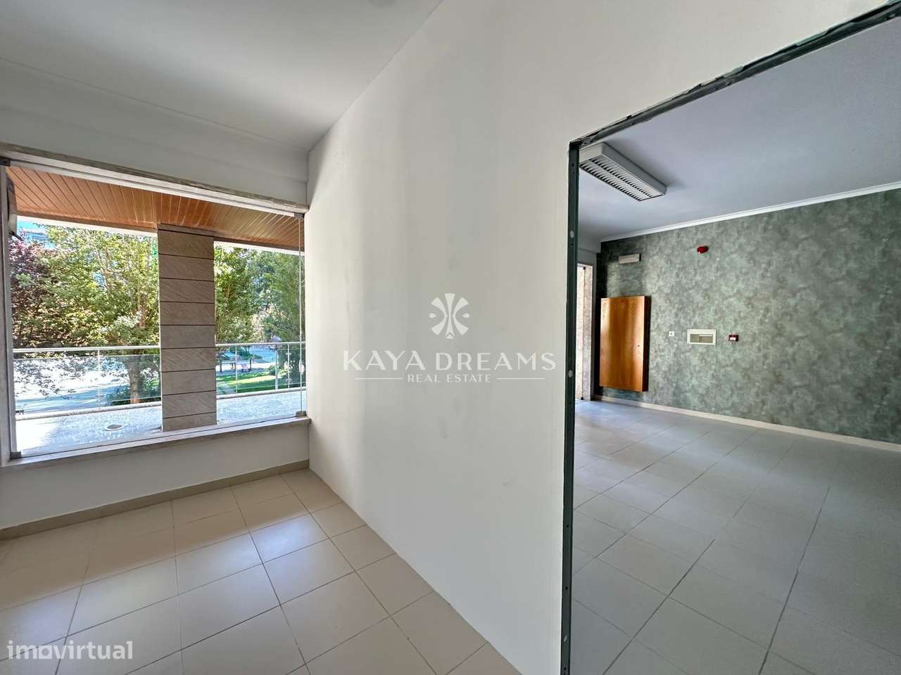 Loja á Venda em Jardim da Amoreira- Ramada-8