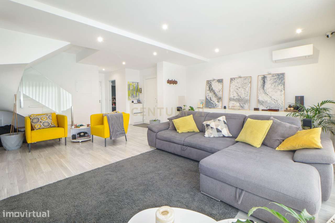 Moradia T4 com piscina e domótica – Fernão Ferro, Seixal / 570.000 € - Grande imagem: 3/39