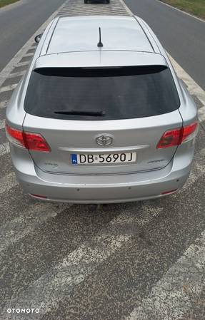 Toyota Avensis 1.8 Sol - 11