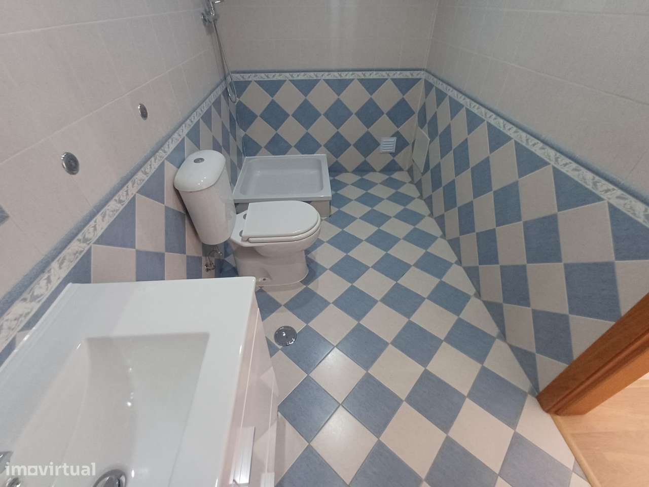 Excelente Moradia T4 garagem jardim Sampaio Sesimbra-25