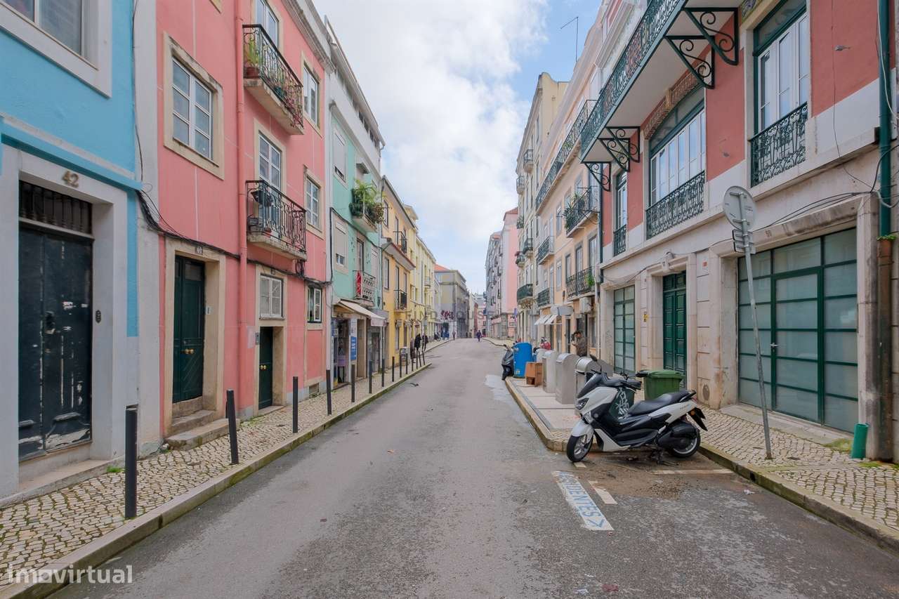 Apartamento T2 com licença para A.L. no centro de Lisboa-22