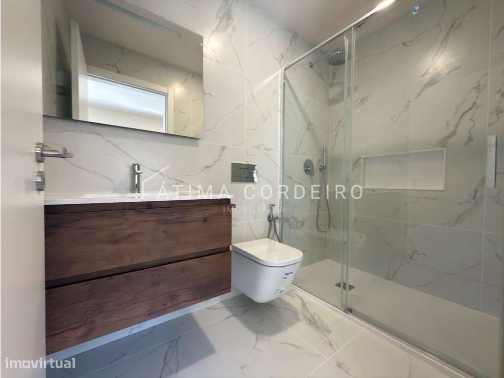 T4 de Luxo com Terraço de 115 m² no Coração de Almada-14