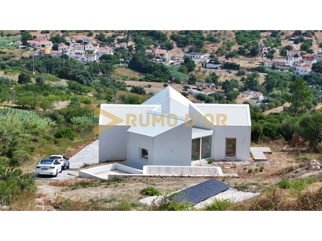 Moradia T2+1 Nova em Refugidos com Piscina- Viva com Conforto, Esti... - Grande imagem: 4/45