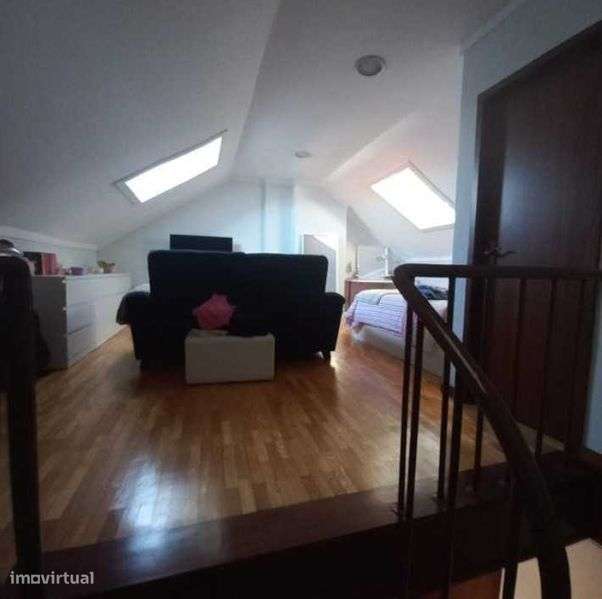 Moradia T4 + 1 em Banda. Excelente Localização - Grande imagem: 5/8