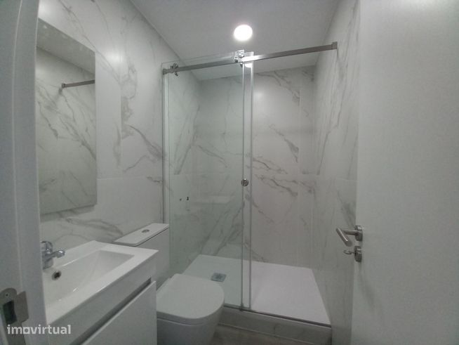 Apartamento Duplex Totalmente Remodelado na Costa da Caparica-25