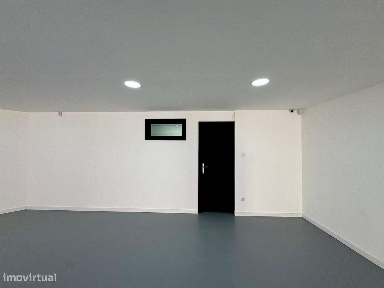 Garagem/Armazém para Venda – Totalmente Restaurado-18