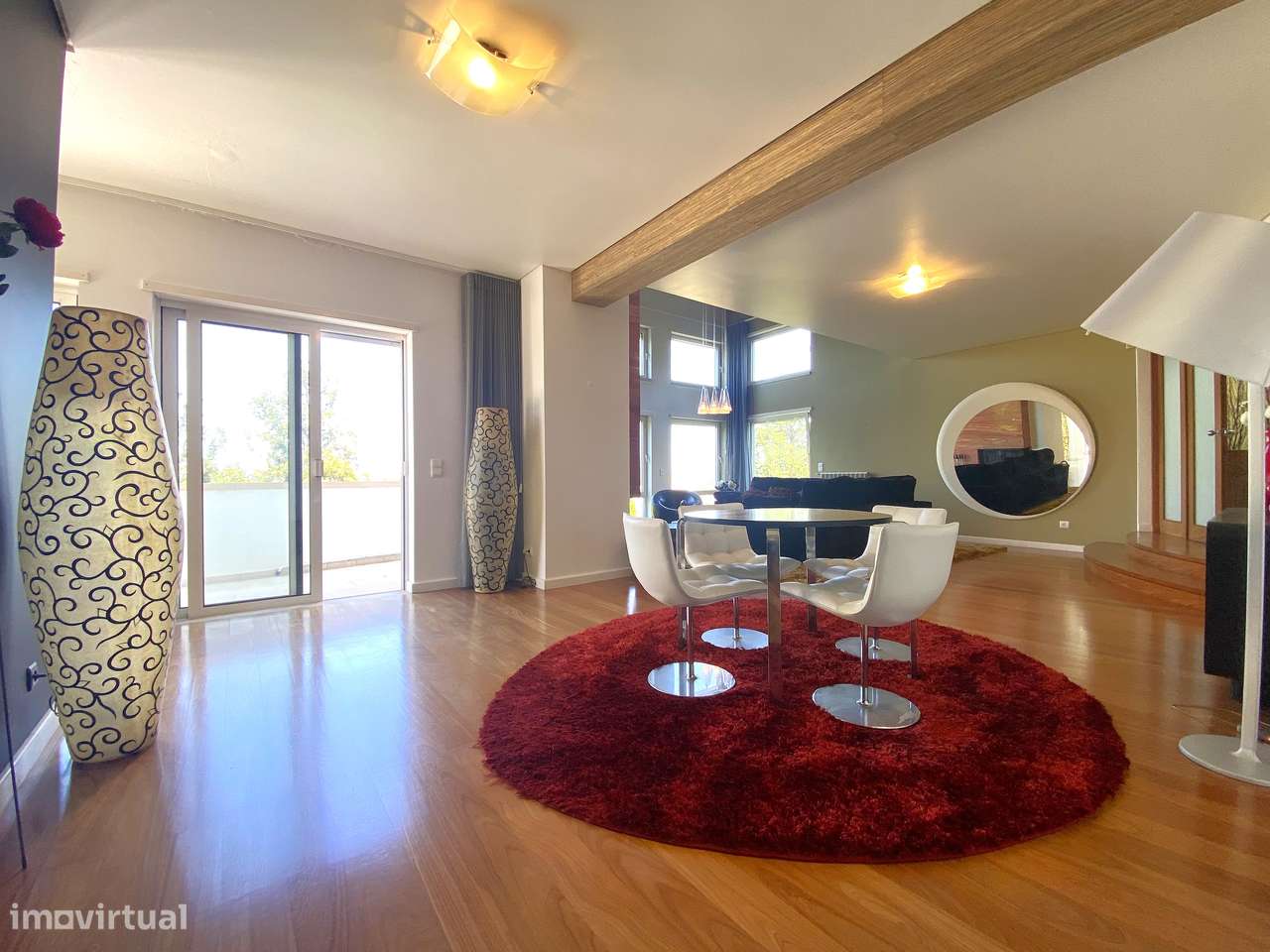 Moradia T5 com Jardim em Localização Privilegiada - Grande imagem: 5/51