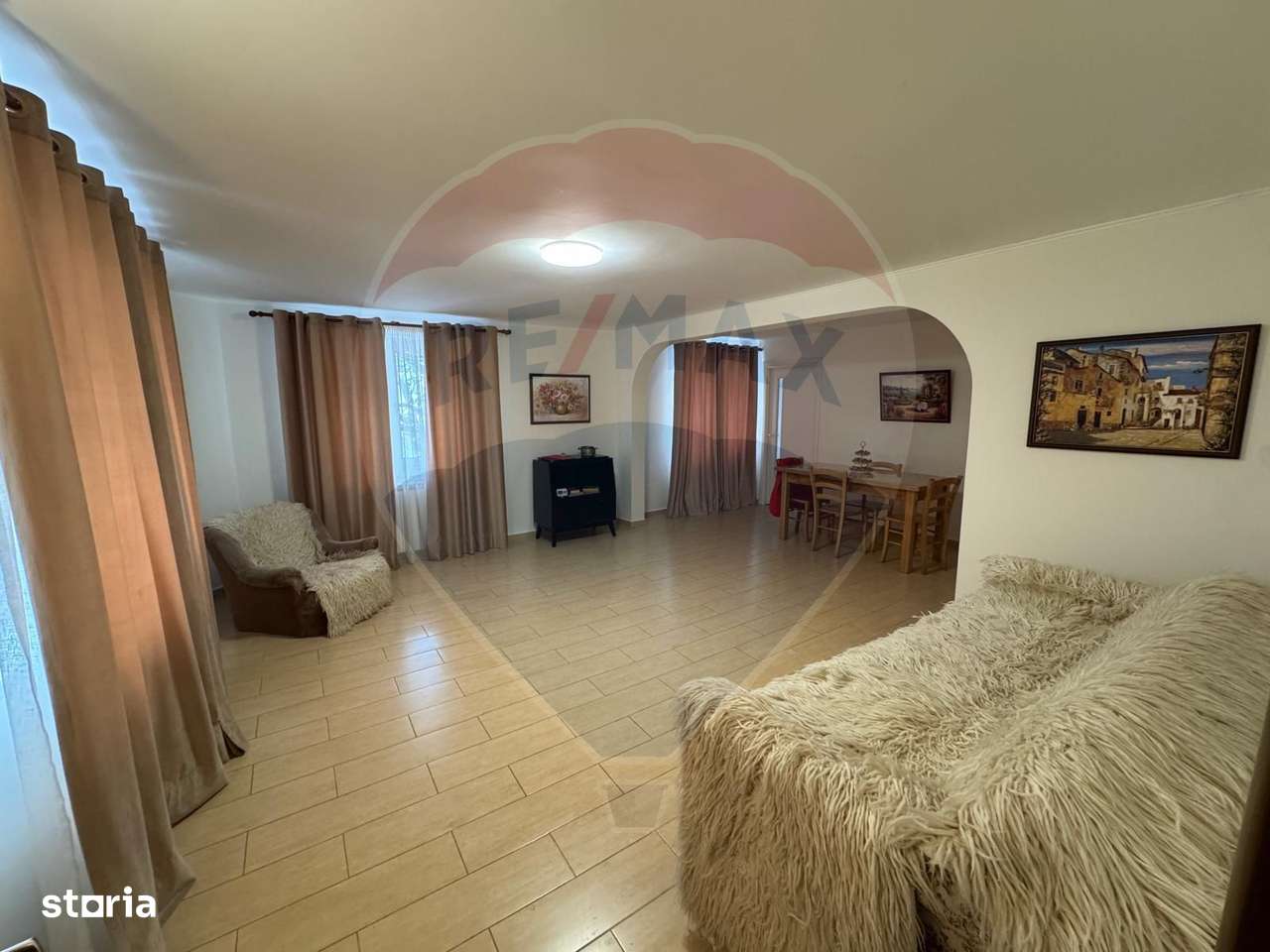 Casă / Vilă cu 6 camere de vânzare în zona Darmanesti-0