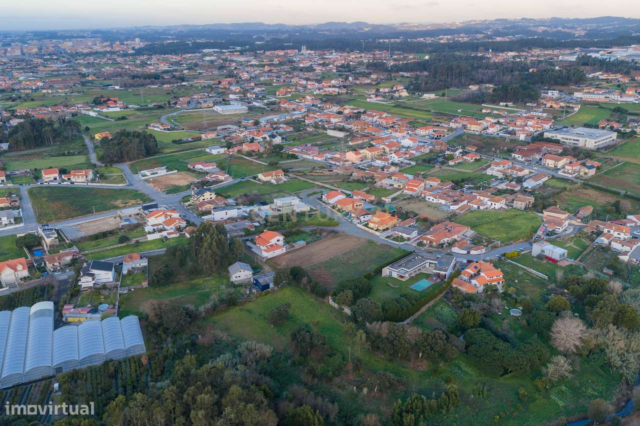 Terreno Urbanizável para moradia de 4 frentes em Paramos-Espinho-8