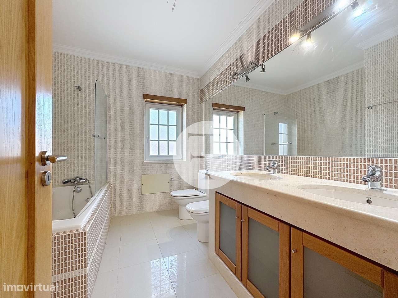 Moradia T5 com piscina no Nadadouro | 408 m² | Lote de 809 m²-36
