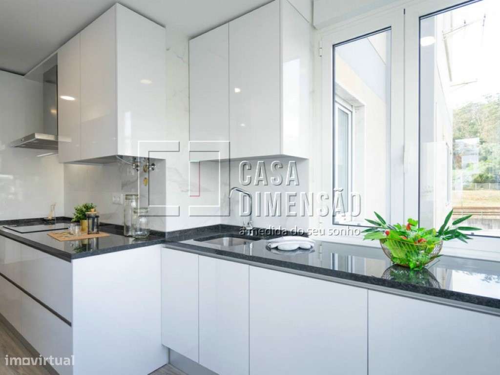 Apartamento de tipologia T3 com varanda, mobilado e equipado em Ben... - Grande imagem: 3/36