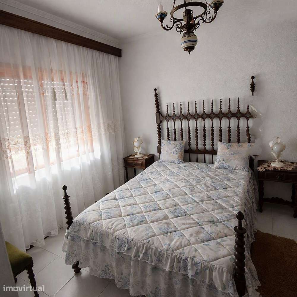 Apartamento T2 com terraço, varanda e 3 casas de banho-37