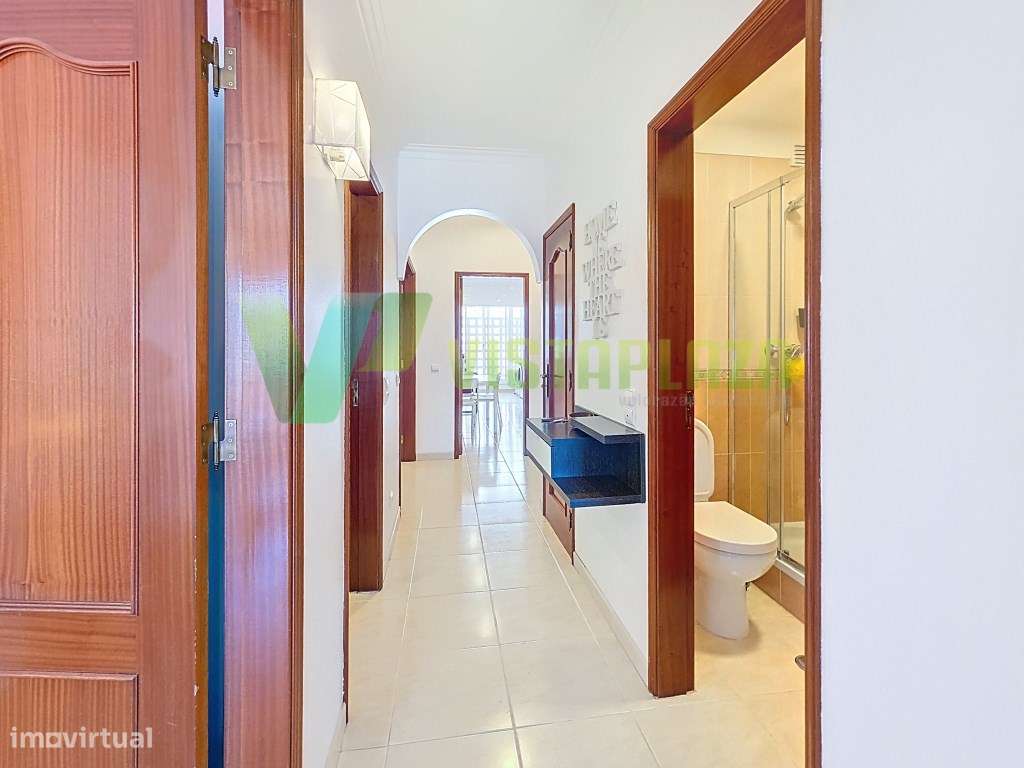 Apartamento T2 com duas casas de banho e espaço de garagem-19