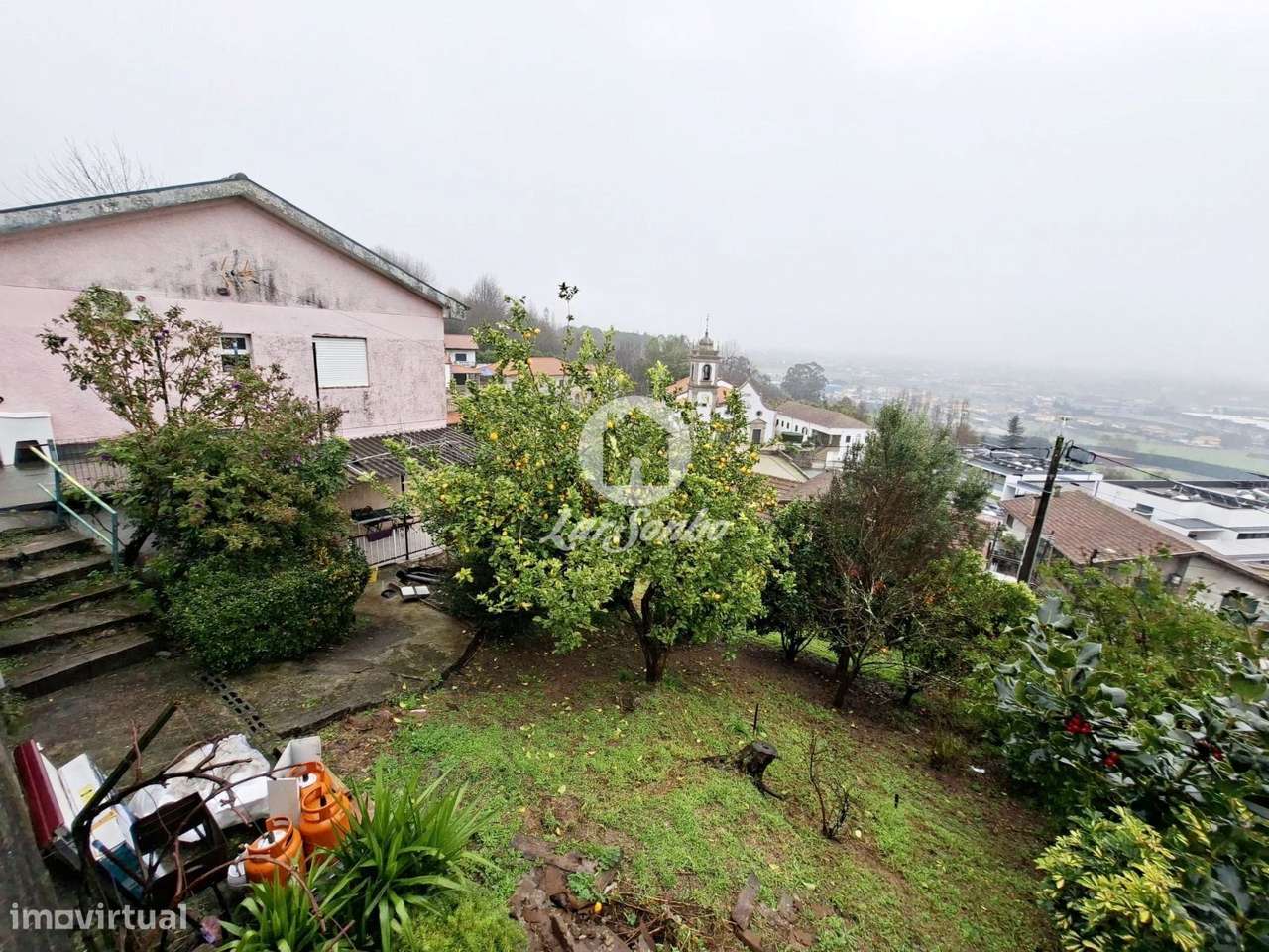 Moradia Bifamiliar  T3+T3 e Garagem para 2 carros em Vale S. Cosme ... - Grande imagem: 2/14