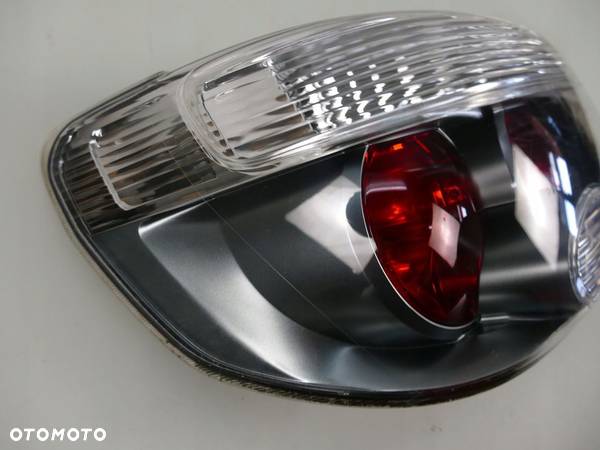 MITSUBISHI OUTLANDER I LIFT LAMPA LEWY TYŁ EUROPA - 3