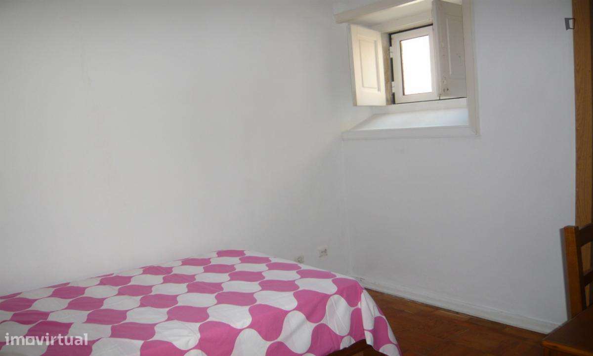 Quarto - localizado em Montes Claros Coimbra - Grande imagem: 2/16