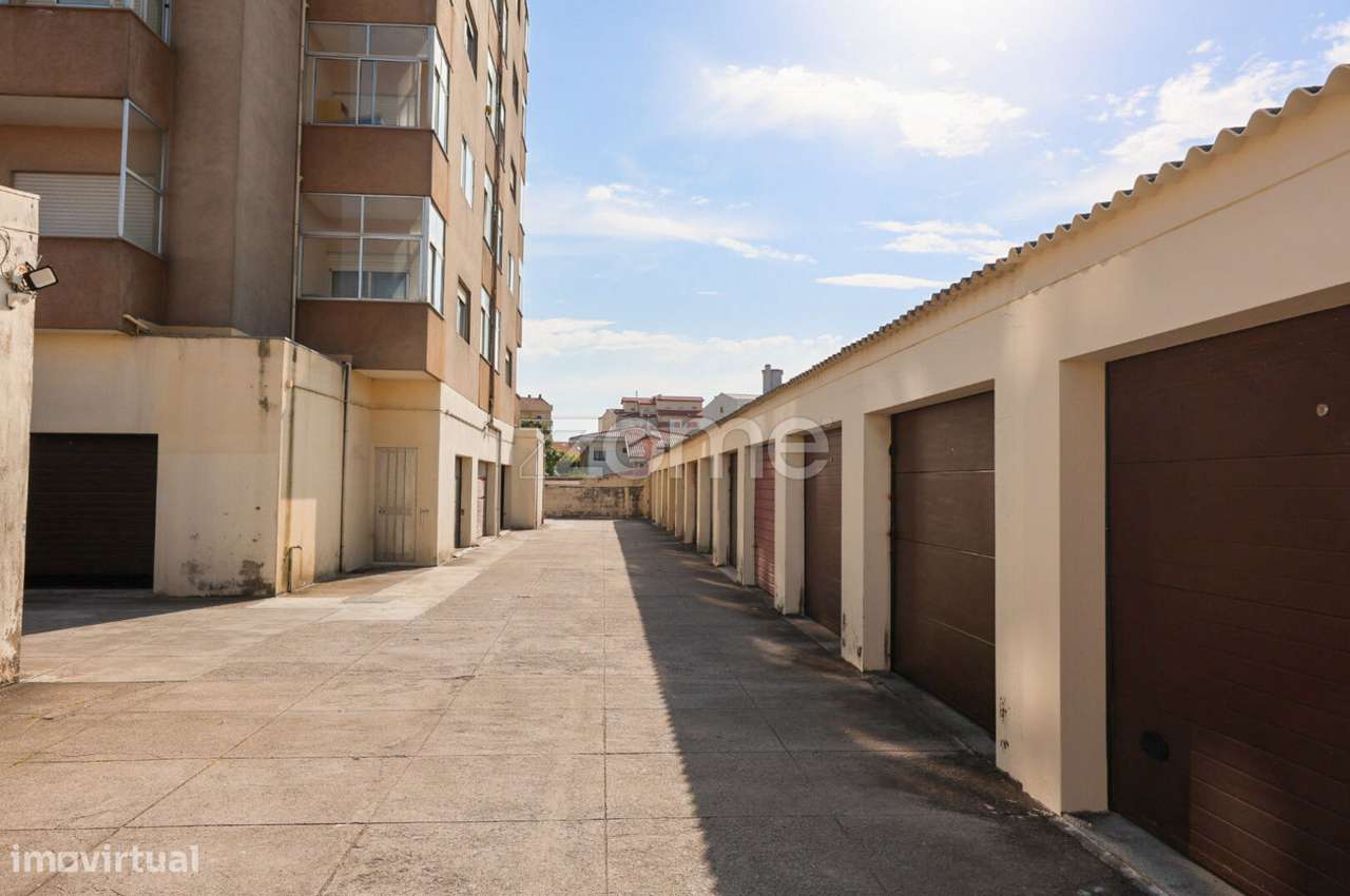 Apartamento T2 renovado localizado no centro da Póvoa de Varzim-22