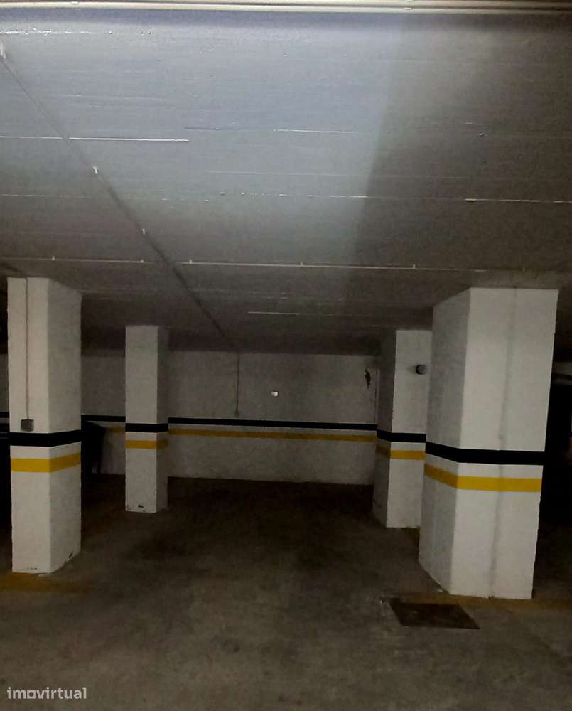 T2 com piscina, garagem e varanda em Portimão-11