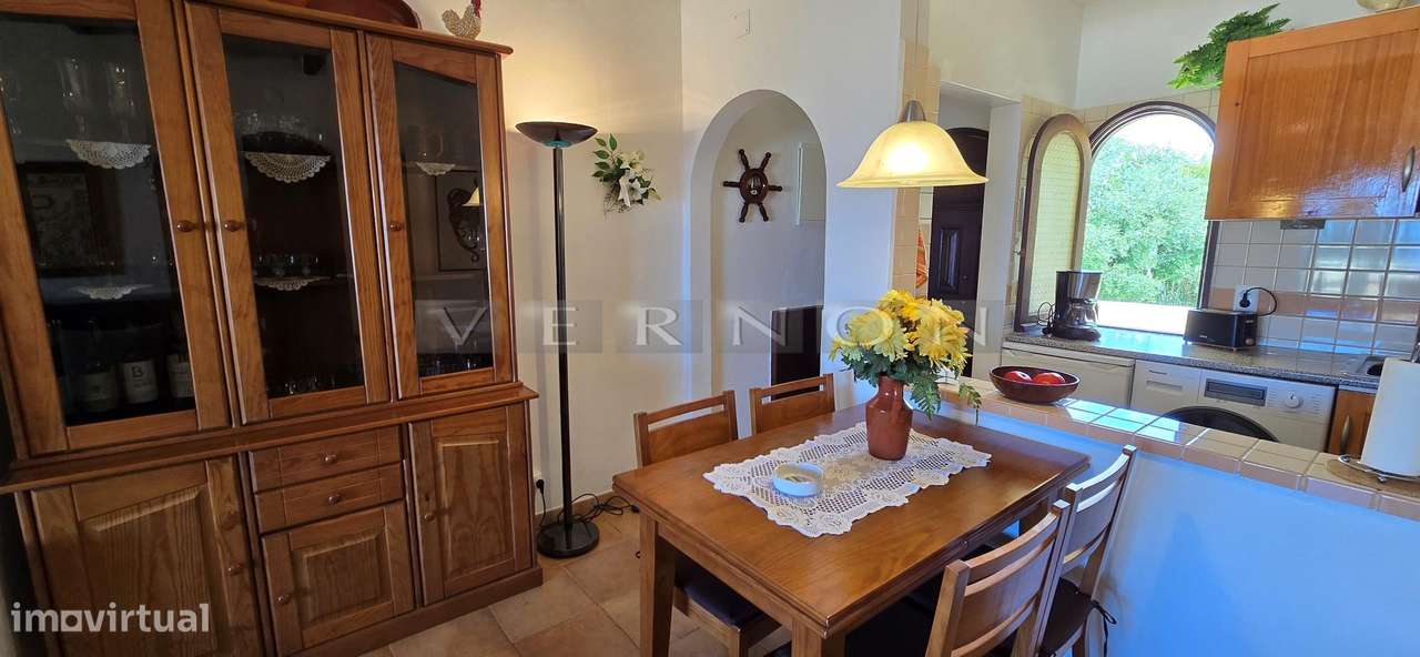 Algarve, Apartamento T2 semi-renovado com vista mar e estacionamento c-8