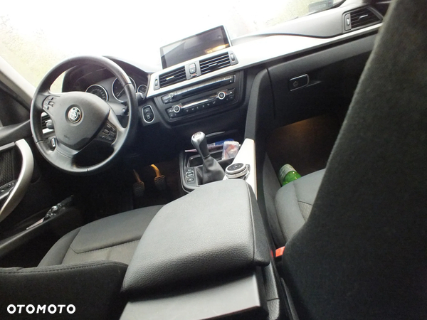 BMW Seria 3 320d DPF Touring Efficient Dynamics Edition - 19