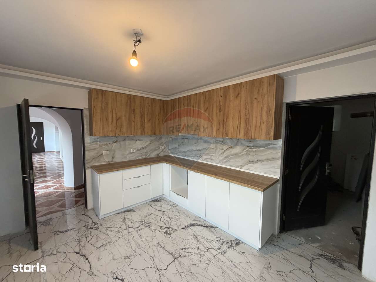 Casă / Vilă cu 8 camere - Imagine principală: 4/20