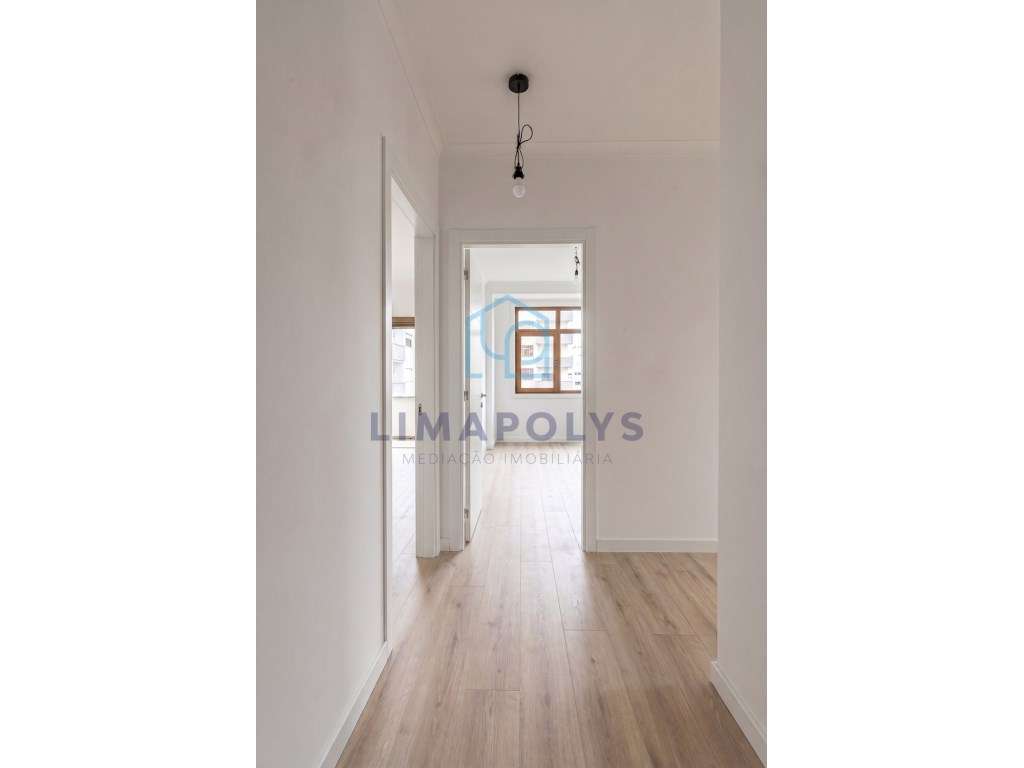 Apartamento T1 renovado a 100 metros da praia-7