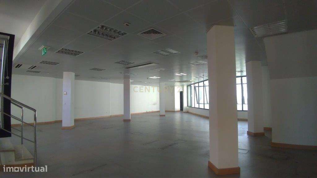 Prédio destinado a Comércio e Serviços - Vila Real - Grande imagem: 3/12