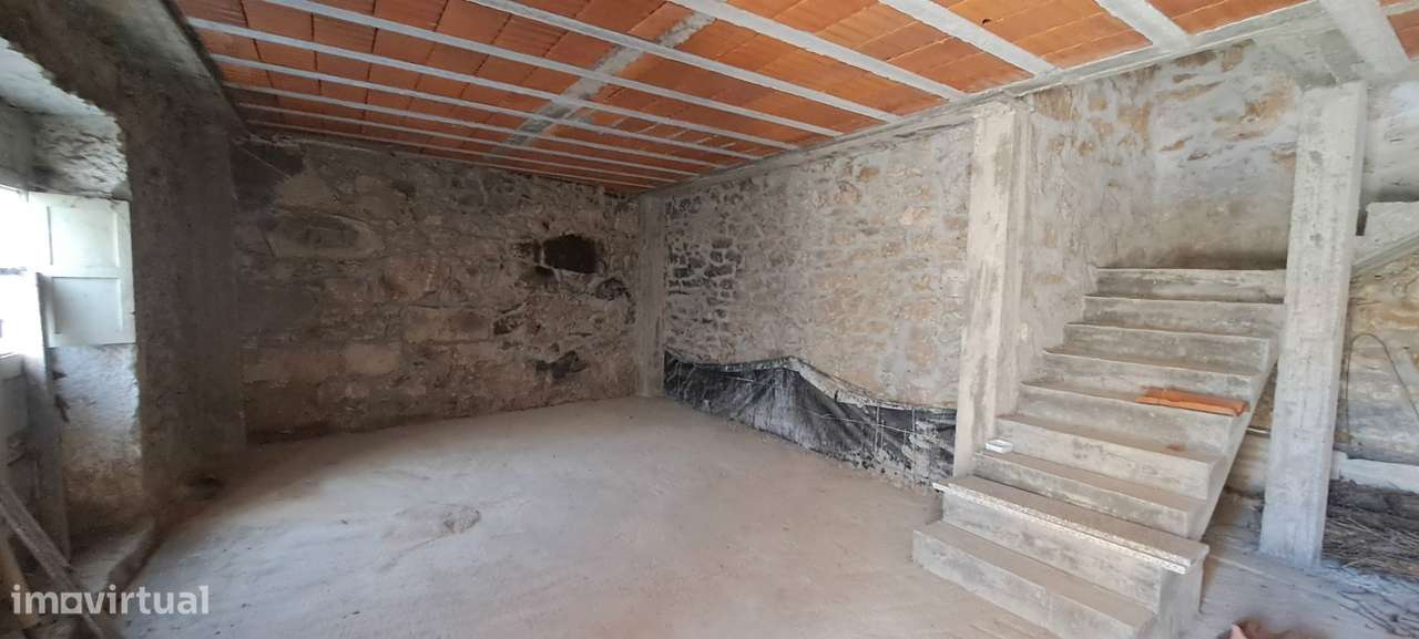 Moradia Rústica em fase de acabamento, com garagem, em Sendim-15