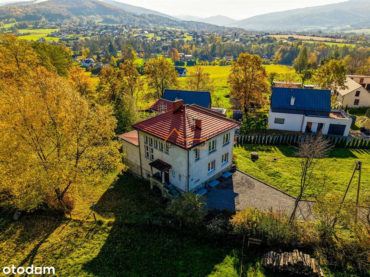 Willa na obrzeżu kompleksu leśnego.-8