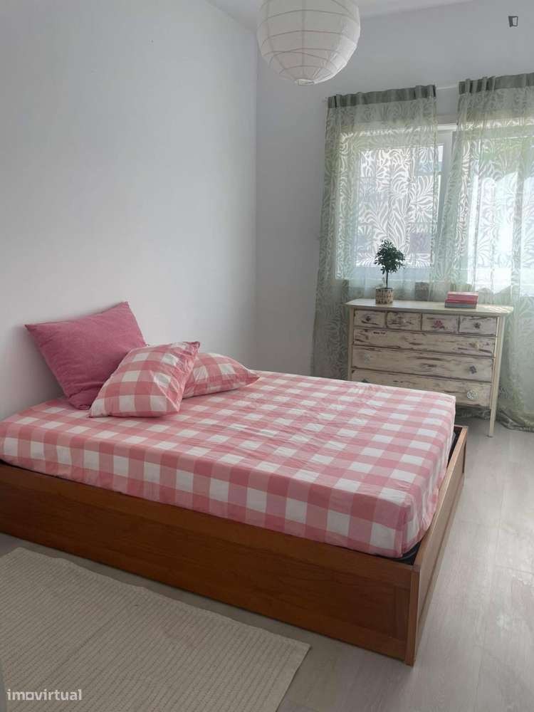 Quarto - localizado em Matosinhos - Grande imagem: 2/7