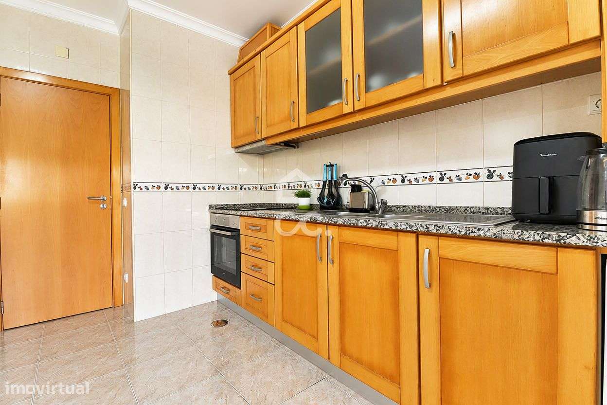 Apartamento T3 com garagem, arrumo e churrasqueira no centro do Avelar-13