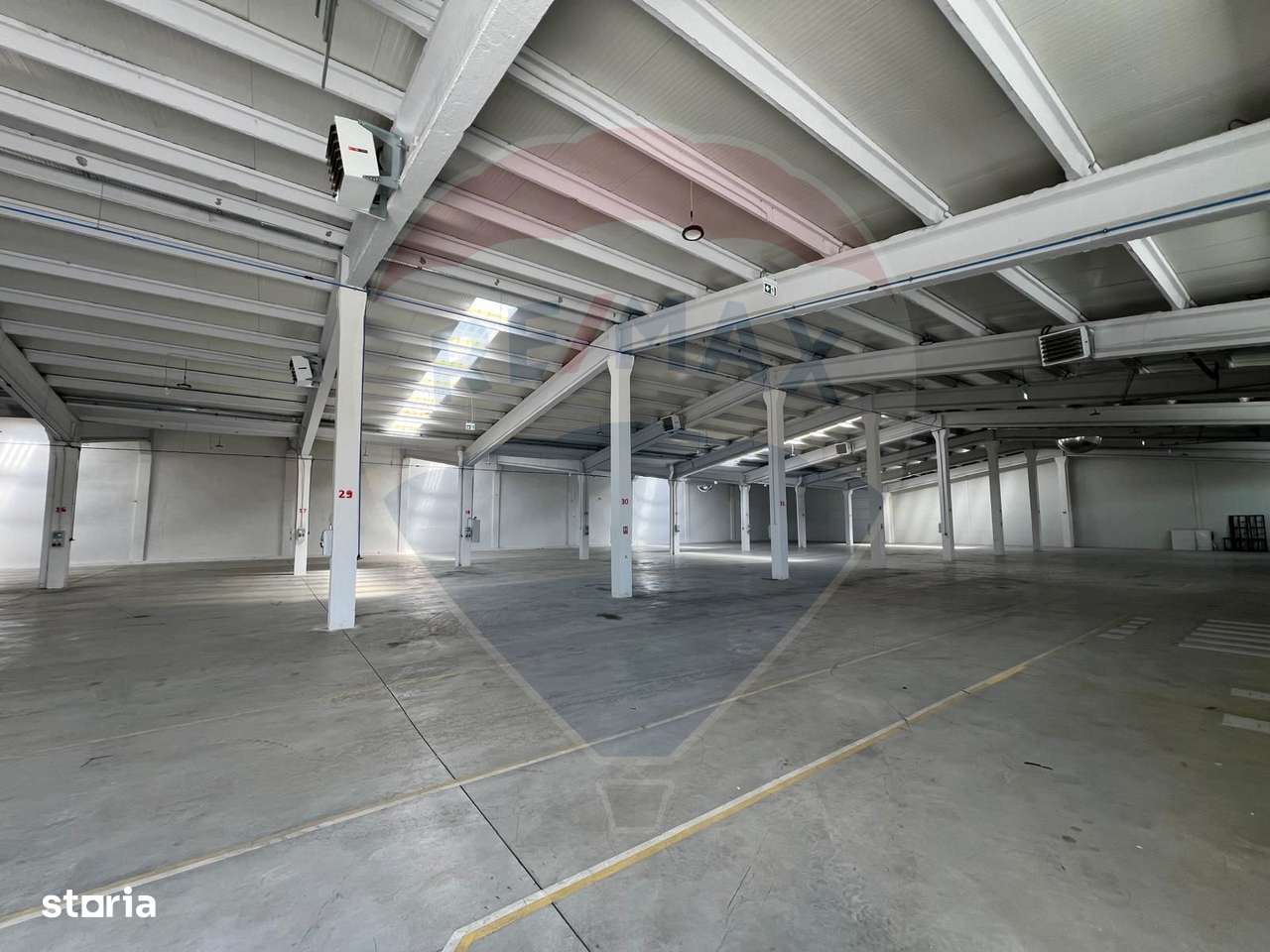 Hală renovată recent, modernizată, uși automate, poziționare eficientă - Imagine principală: 2/5