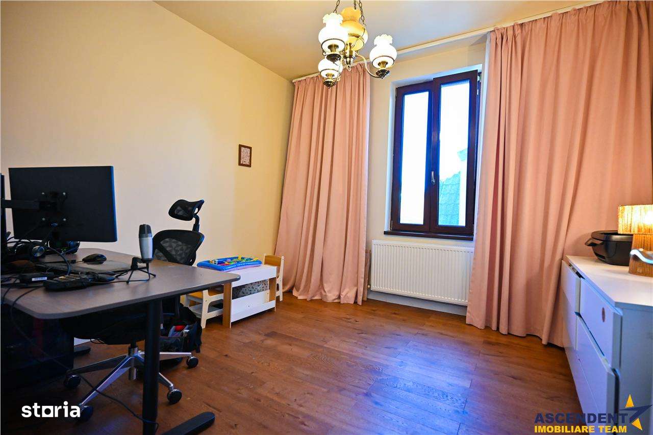 FILM! Eleganta si confort, in cetatea istorica a Brasovului, vedere sp - Imagine principală: 5/20