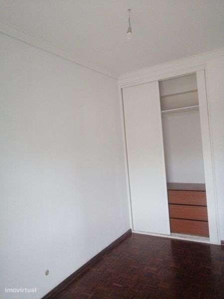 Vendo T2 canecas - Grande imagem: 4/9