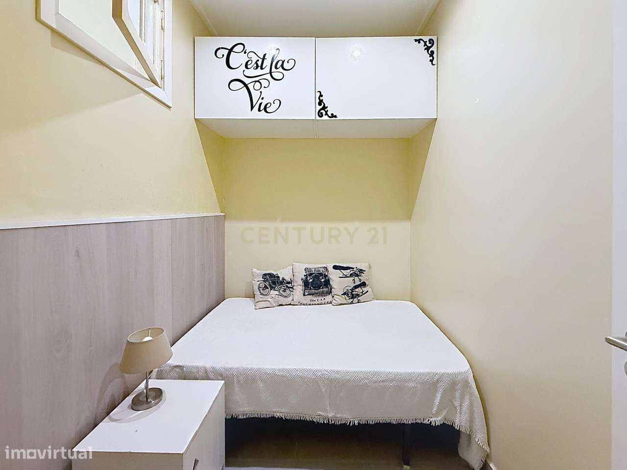 Apartamento T1 no Centro Histórico da Nazaré, a 150 Metros da Praia-14