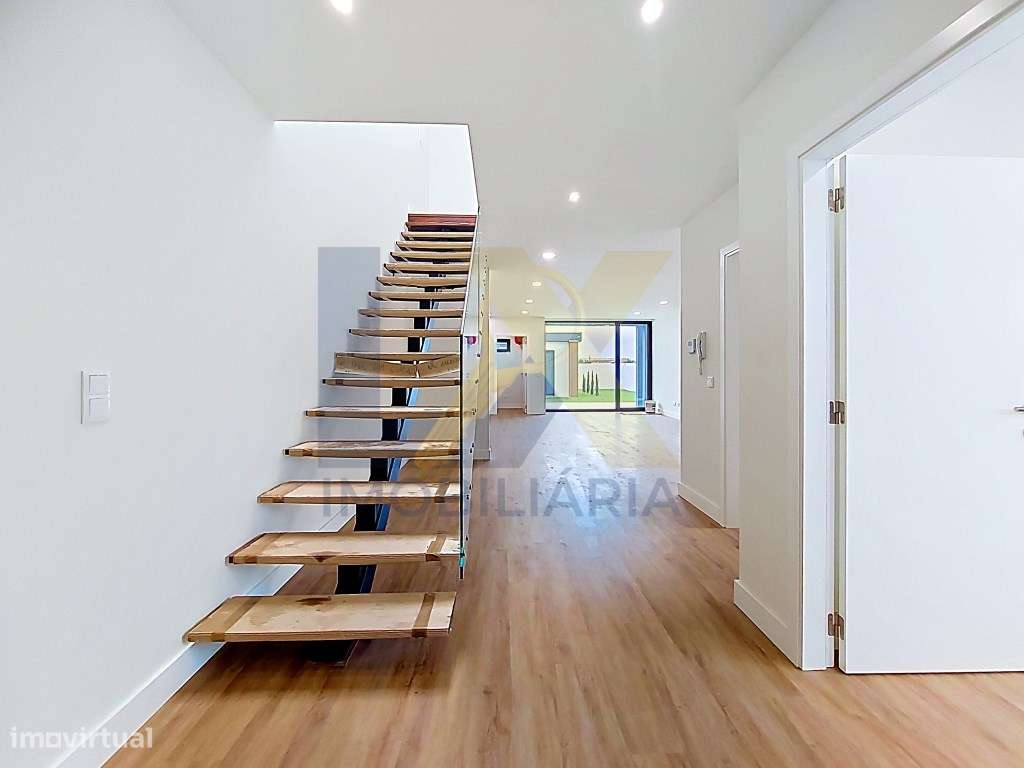 Moradia T4 de elevado padrão em Aradas-6